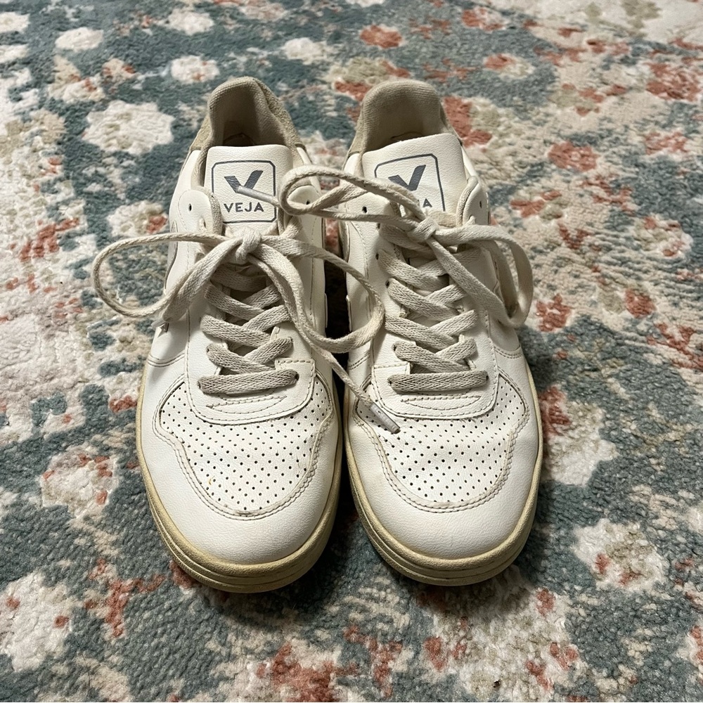 Veja V-10 White Sneakers - Picture 3 of 10
